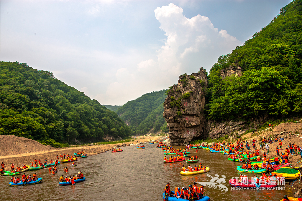 激情四溢的漂流體驗(yàn)